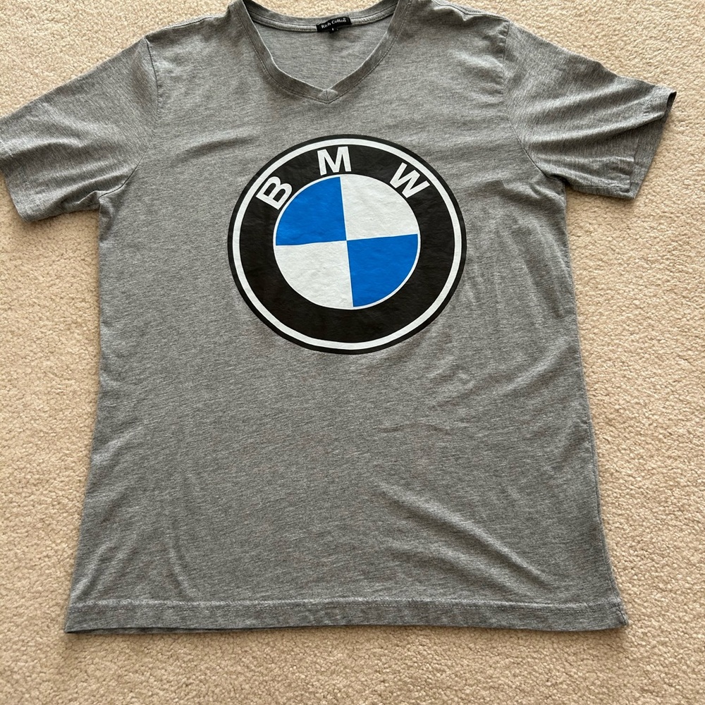 Men’s BMW V Neck T-shirt size large